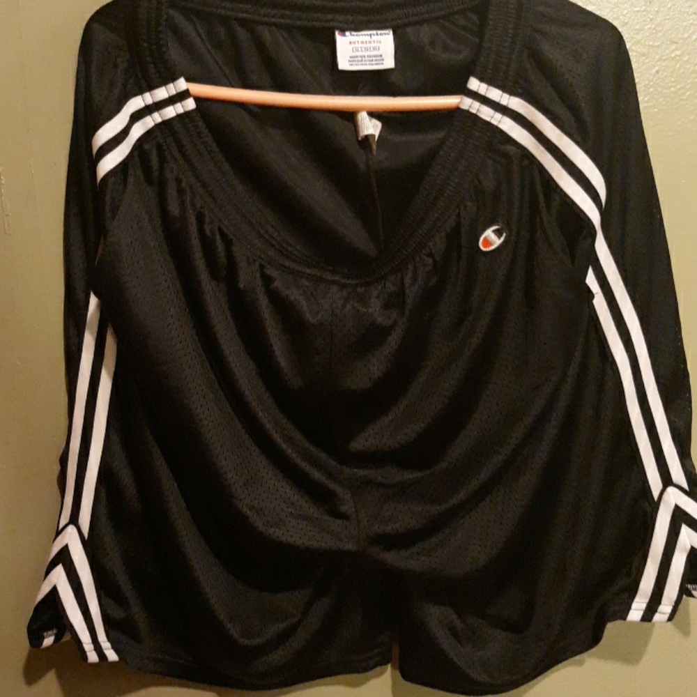 Mens basketball mesh shorts.